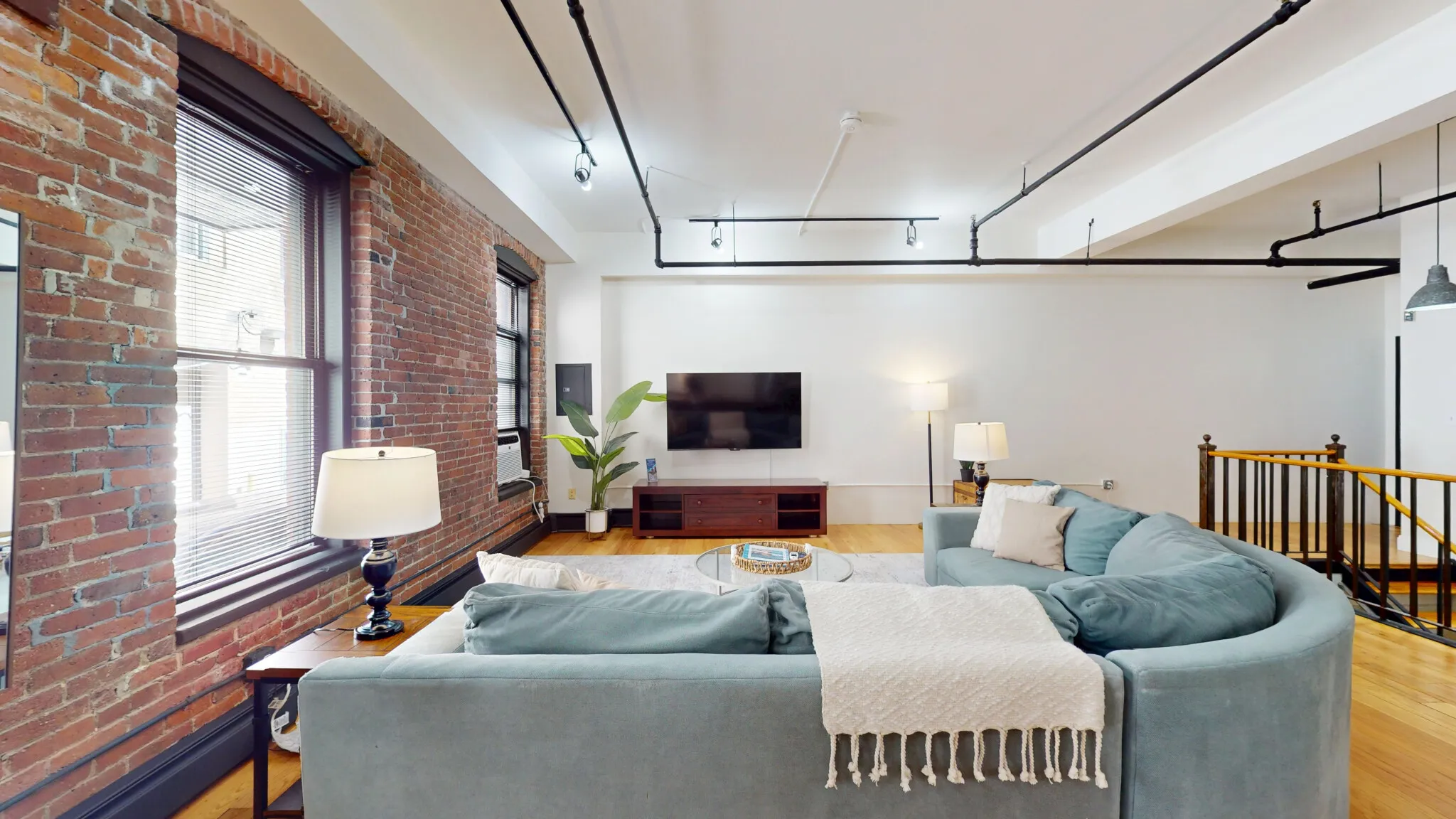 3 bed, 2 bath apartment for rent at 19 Stanhope St Unit 1C, Back Bay — photo 3 of 20