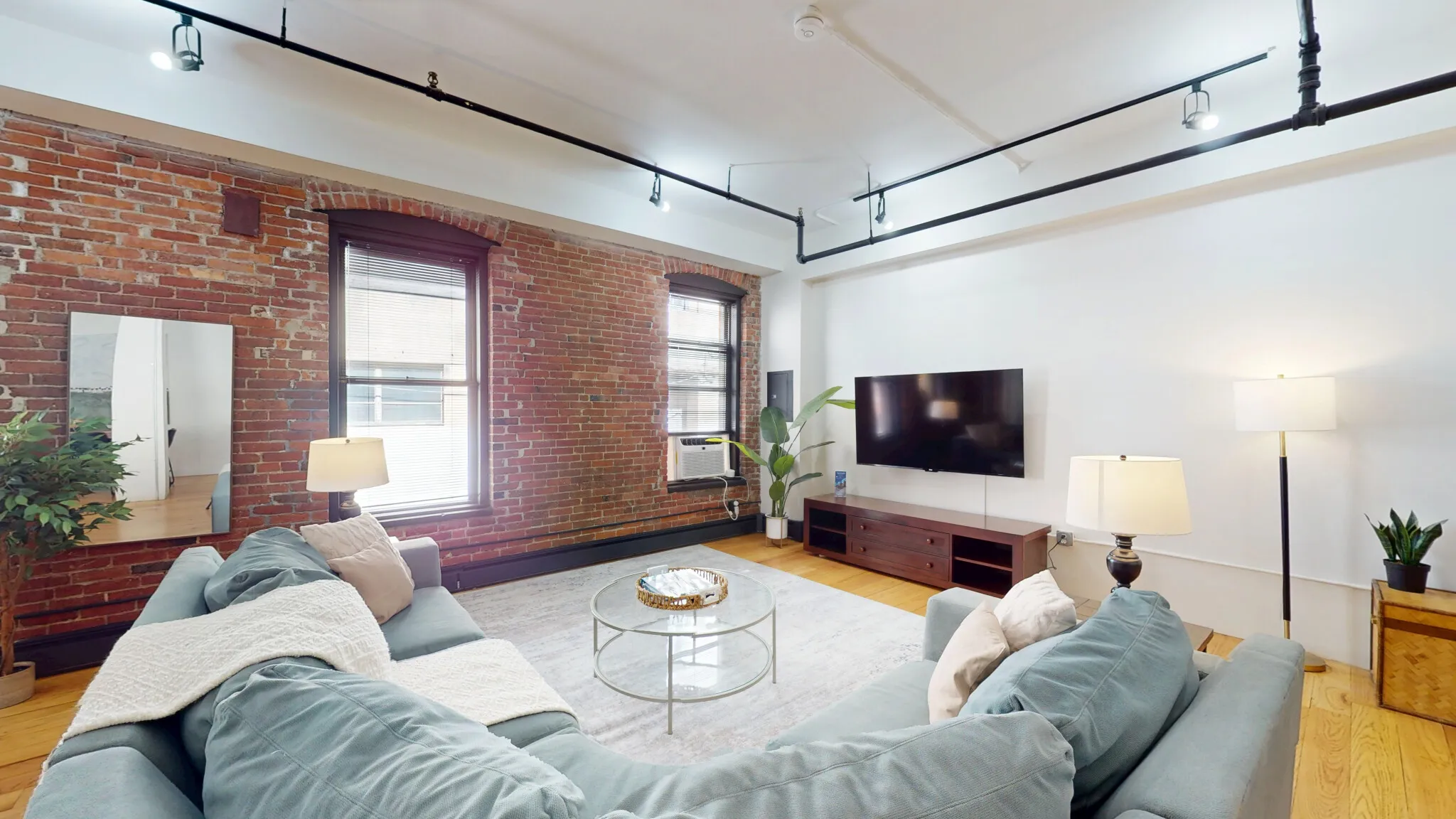 3 bed, 2 bath apartment for rent at 19 Stanhope St Unit 1C, Back Bay