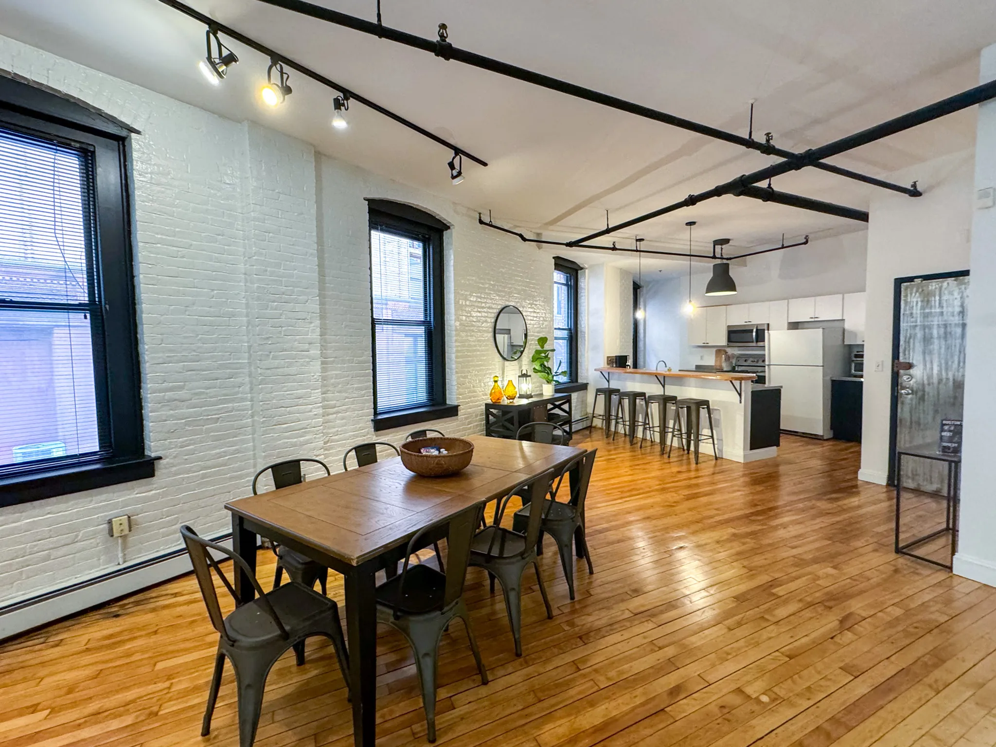2 bed, 1.5 bath apartment for rent at 19 Stanhope St Unit 2A, Back Bay — photo 2 of 14