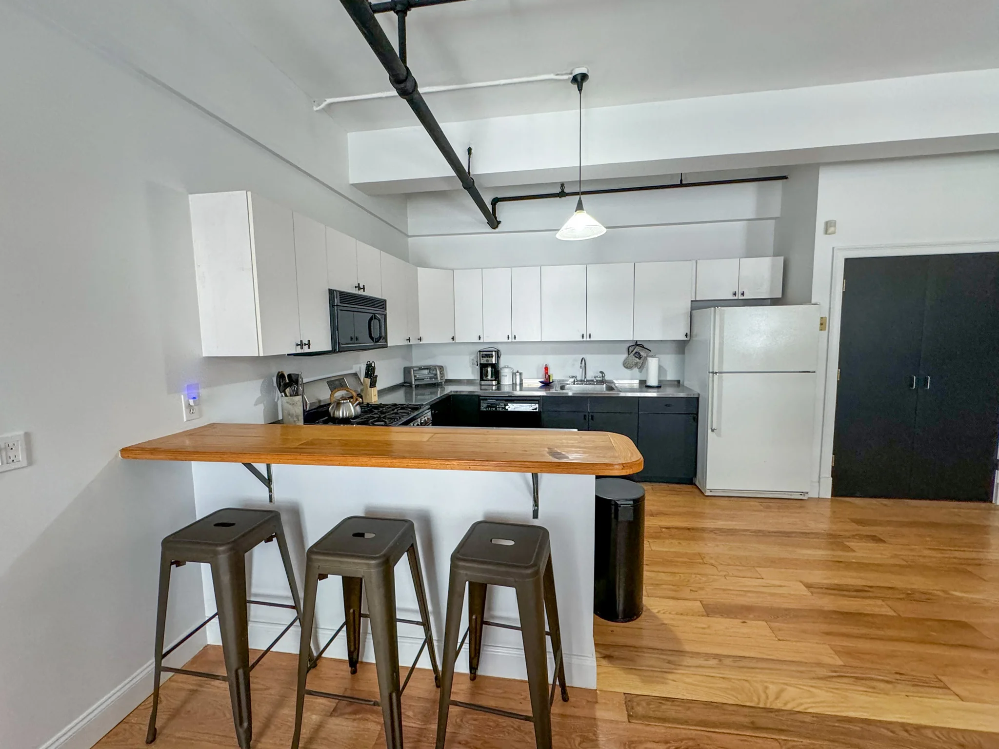 Studio bed, 1 bath apartment for rent at 19 Stanhope St Unit 2C, Back Bay — photo 2 of 6