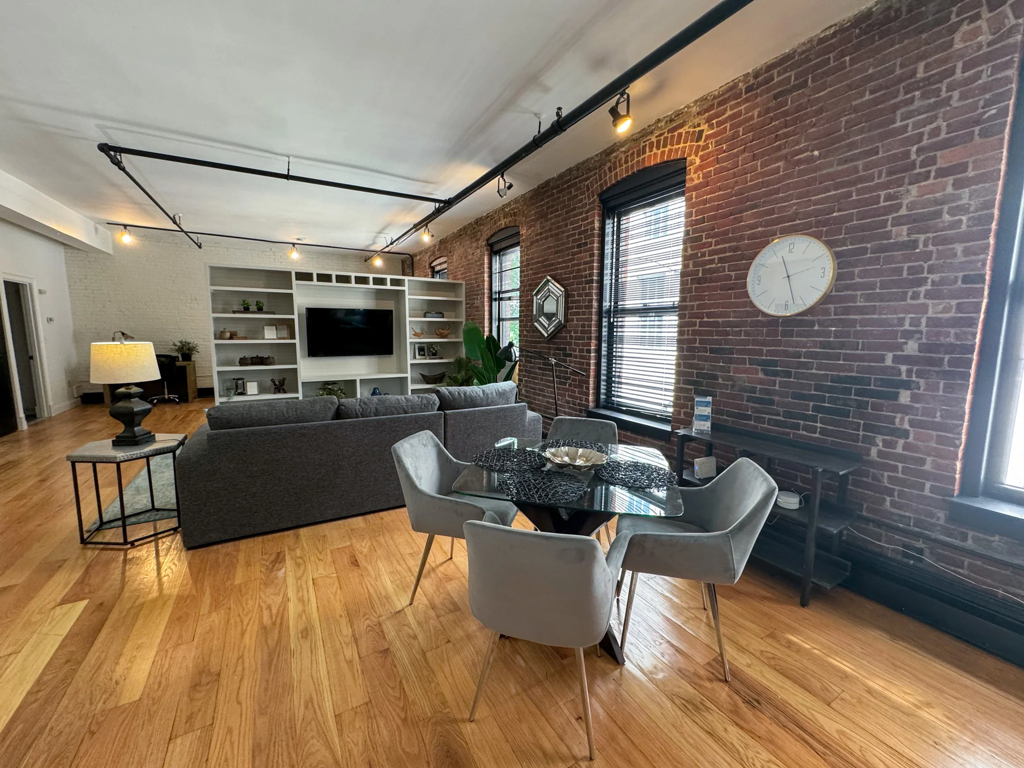 Studio bed, 1 bath apartment for rent at 19 Stanhope St Unit 2C, Back Bay — photo 3 of 6