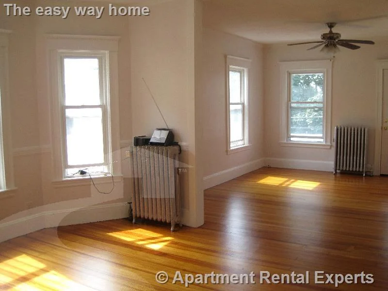 3 bed, 1 bath apartment for rent at 19 Stanley Ave, Tufts
