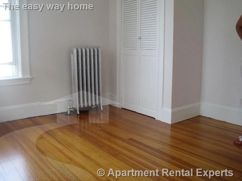 3 bed, 1 bath apartment for rent at 19 Stanley Ave, Tufts — photo 4 of 16