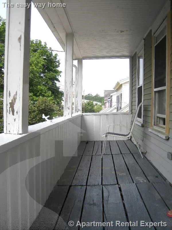 3 bed, 1 bath apartment for rent at 19 Stanley Ave, Tufts — photo 3 of 16