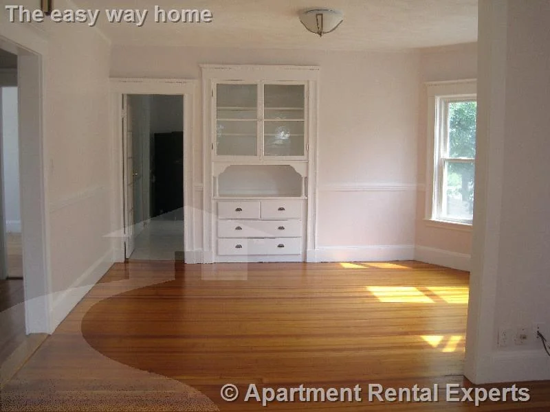 3 bed, 1 bath apartment for rent at 19 Stanley Ave, Tufts — photo 2 of 16