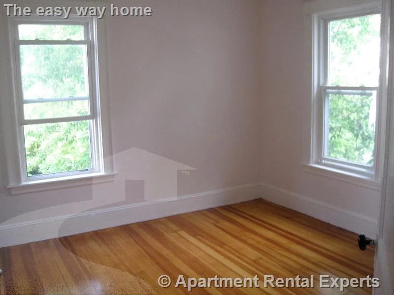 3 bed, 1 bath apartment for rent at 19 Stanley Ave, Tufts — photo 11 of 16