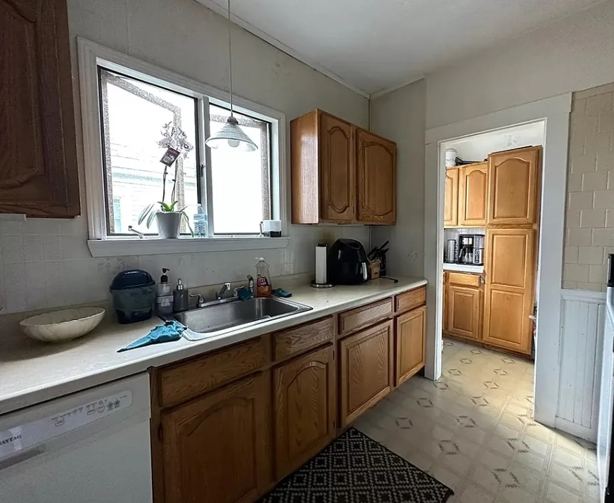 3 bed, 1 bath apartment for rent at 19 Stanley Ave Unit 2, South Medford — photo 4 of 13