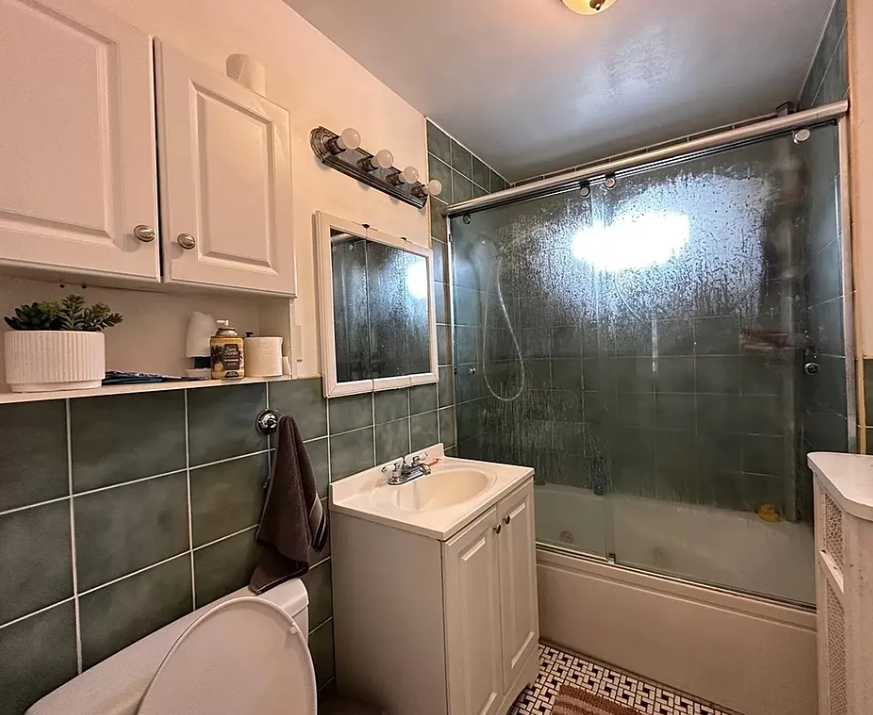 3 bed, 1 bath apartment for rent at 19 Stanley Ave Unit 2, South Medford — photo 10 of 13