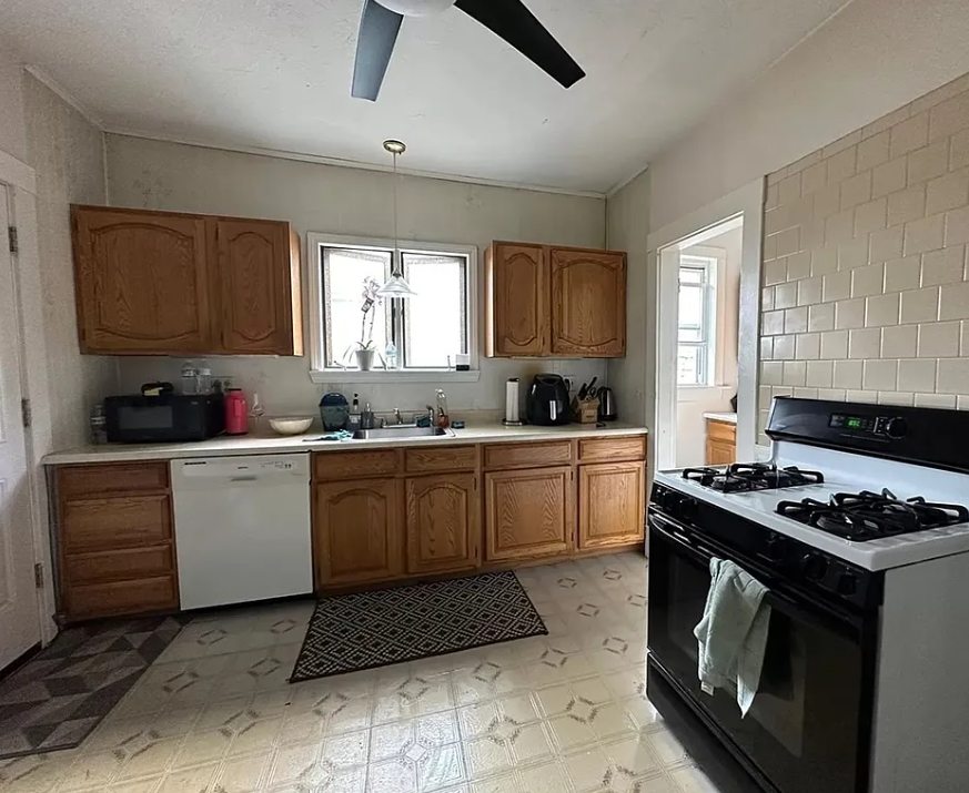3 bed, 1 bath apartment for rent at 19 Stanley Ave Unit 2, South Medford — photo 3 of 13