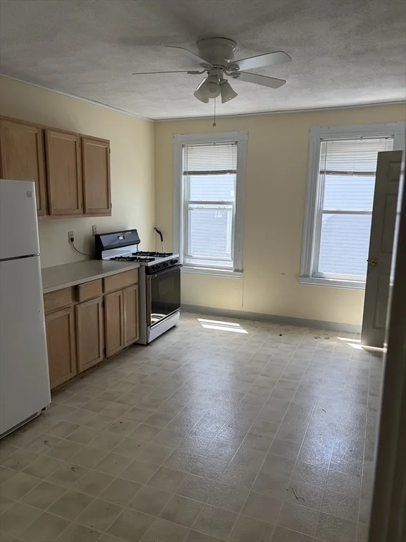 2 bed, 1 bath apartment for rent at 19 Sturgis Unit 2, Woburn — photo 11 of 12