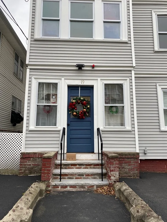 1 bed, 1 bath apartment for rent at 19 Summit Ave Unit 2, Everett — photo 1 of 6