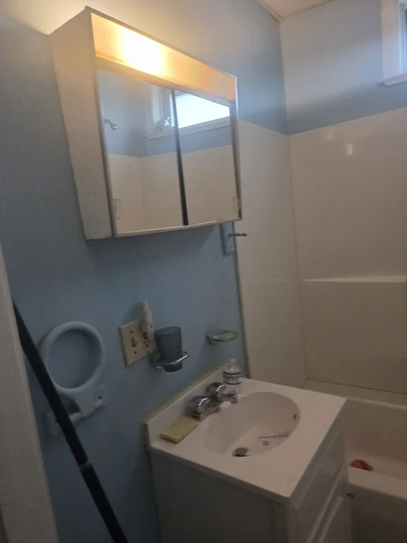 1 bed, 1 bath apartment for rent at 19 Summit Ave Unit 2, Everett — photo 5 of 6