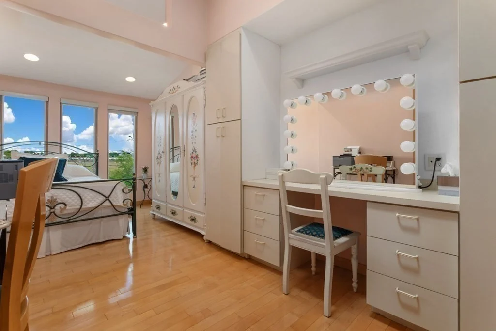 3 bed, 1 bath apartment for rent at 19 Swan Ave Unit B, East Boston — photo 9 of 17