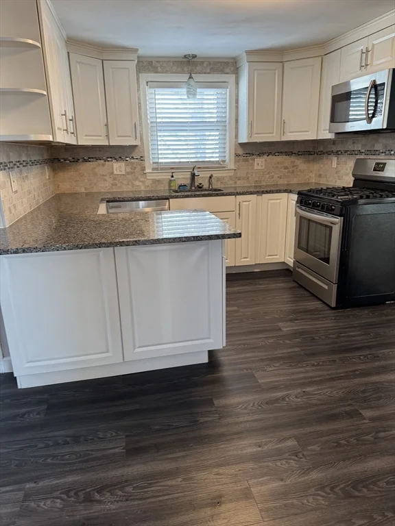 3 bed, 1 bath apartment for rent at 19 Thurlow St, Boston — photo 4 of 26