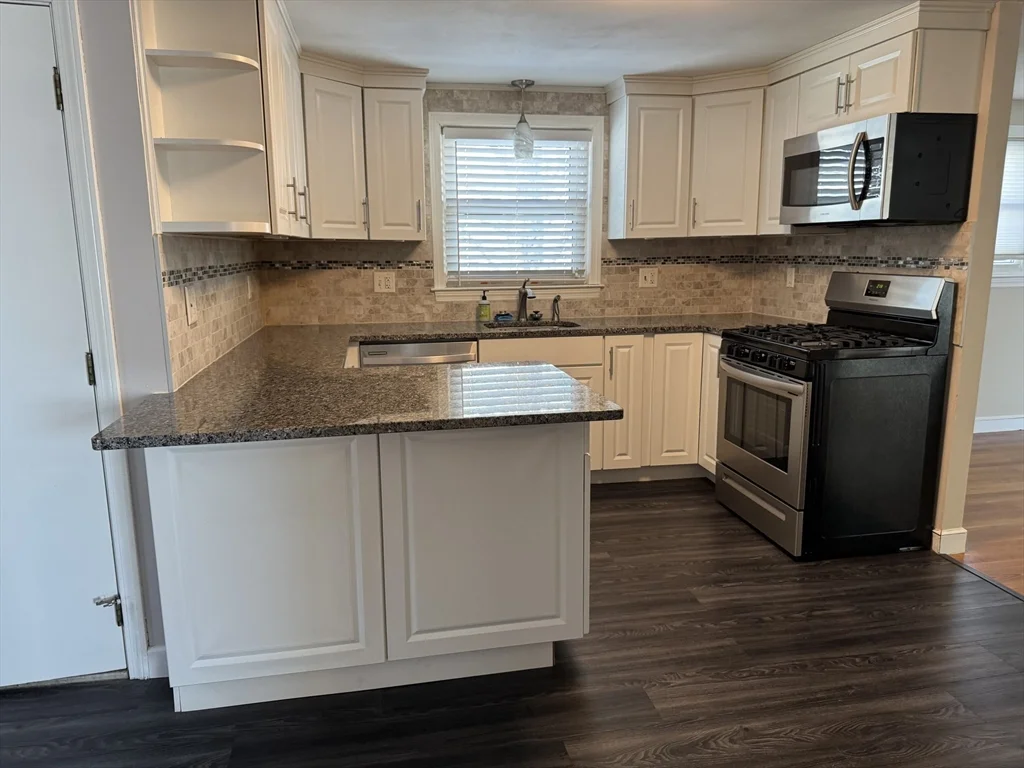 3 bed, 1 bath apartment for rent at 19 Thurlow St, Boston — photo 2 of 26