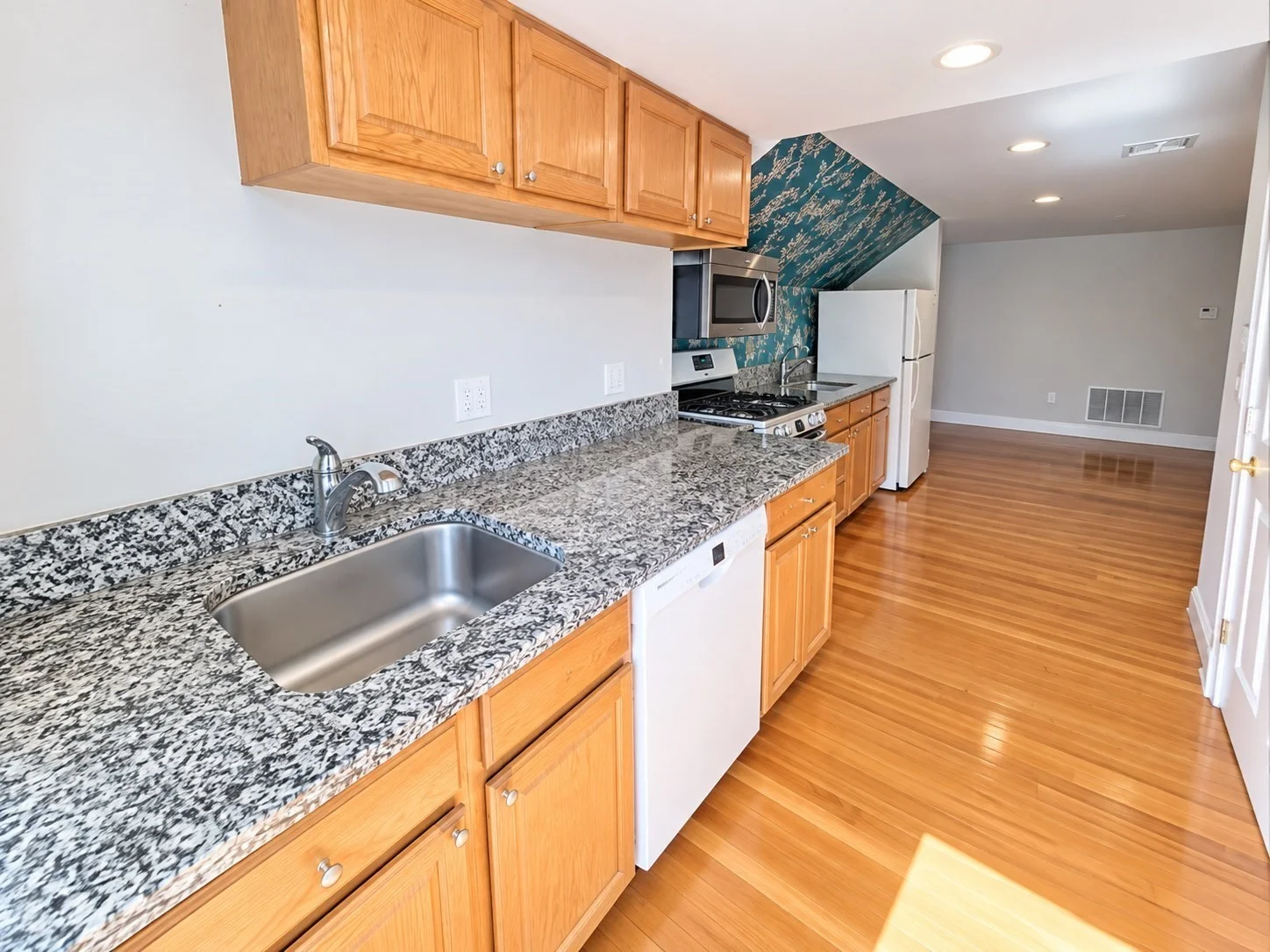2 bed, 1 bath apartment for rent at 19 Trescott St Unit 3, Quincy — photo 5 of 22