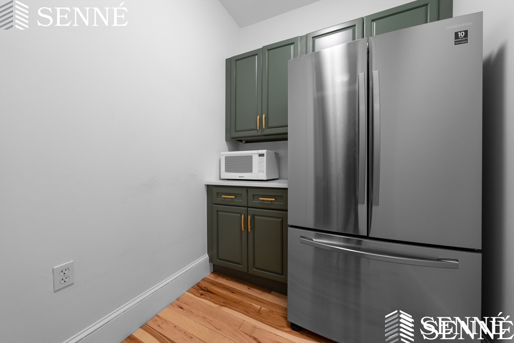 3 bed, 1 bath apartment for rent at 19 Trowbridge St Unit 1, Mid-Cambridge — photo 2 of 10