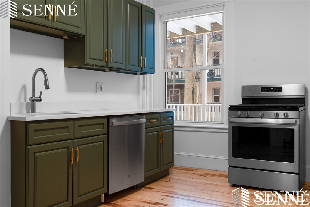3 bed, 1 bath apartment for rent at 19 Trowbridge St Unit 1, Mid-Cambridge