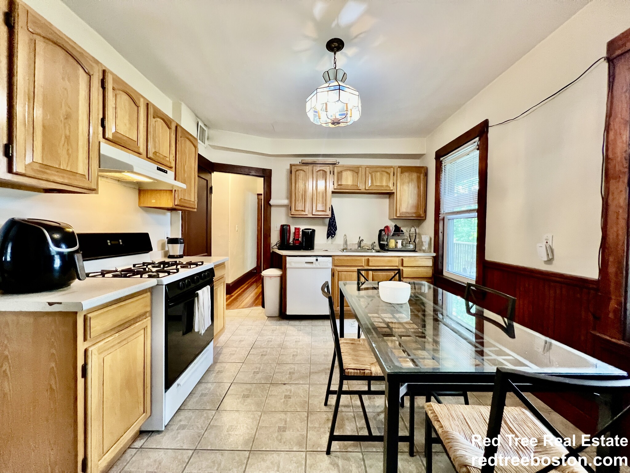 3 bed, 1 bath apartment for rent at 19 Turner St Unit 2, Brighton — photo 4 of 13