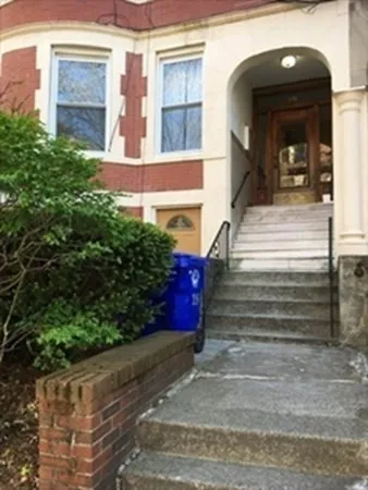 2 bed, 1 bath apartment for rent at 19 University Rd Unit 1, Aspinwall Hill