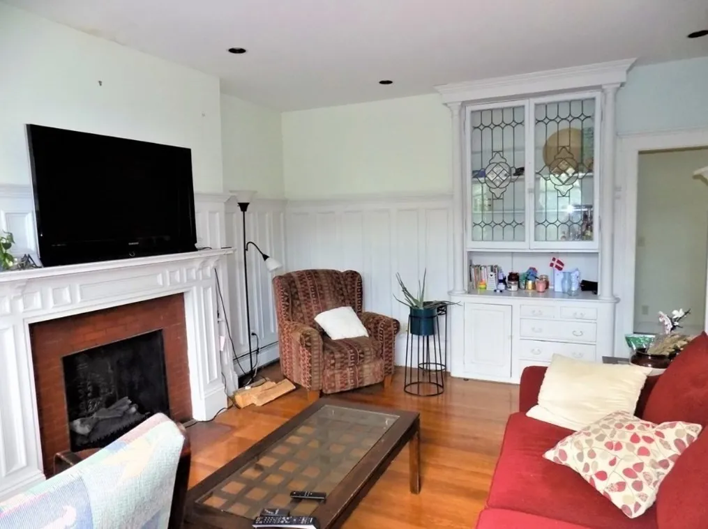 3 bed, 1 bath apartment for rent at 19 University Rd Unit 3, Aspinwall Hill — photo 6 of 16