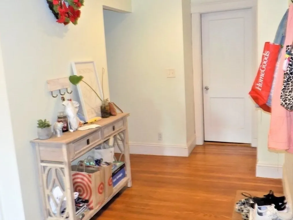 3 bed, 1 bath apartment for rent at 19 University Rd Unit 3, Aspinwall Hill — photo 2 of 16