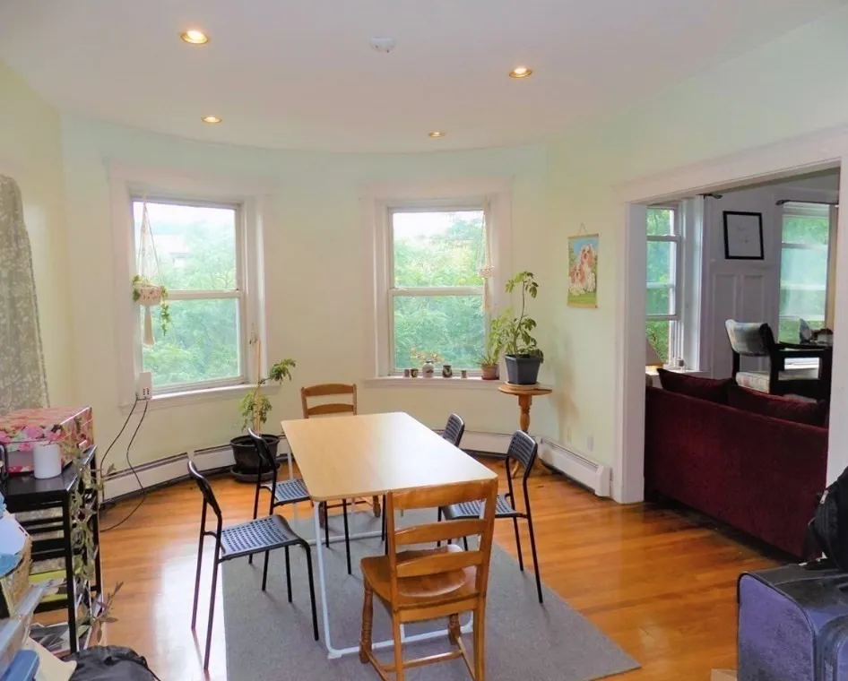 3 bed, 1 bath apartment for rent at 19 University Rd Unit 3, Aspinwall Hill — photo 4 of 16