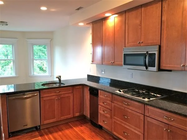 4 bed, 3 bath apartment for rent at 19 Upland Park Unit 2, Winter Hill — photo 4 of 26