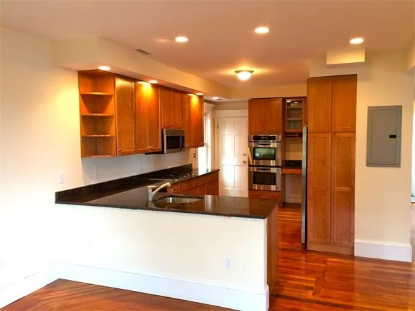 4 bed, 3 bath apartment for rent at 19 Upland Park Unit 2, Winter Hill — photo 5 of 26