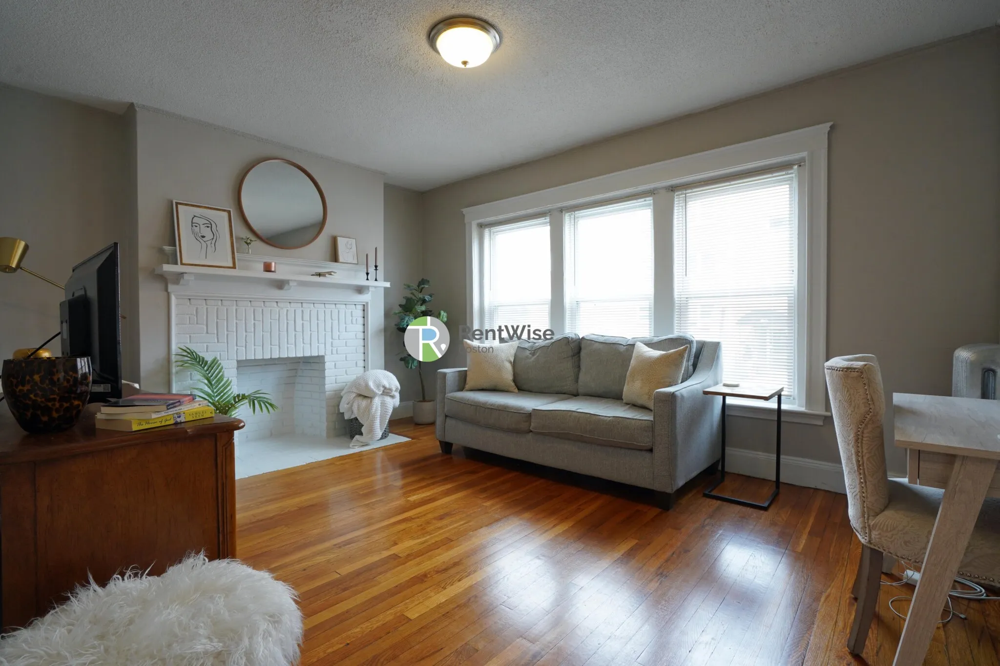 2 bed, 1 bath apartment for rent at 19 Vinal St Unit 2, Brighton — photo 2 of 26