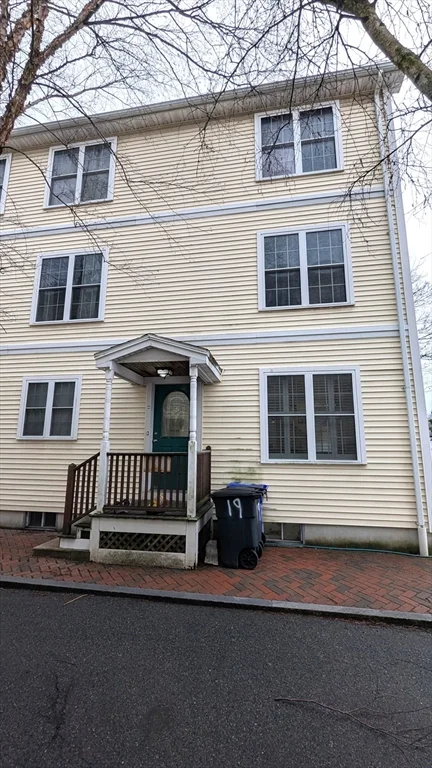 3 bed, 2 bath apartment for rent at 19 Vineland St Unit 19, Brighton — photo 1 of 13
