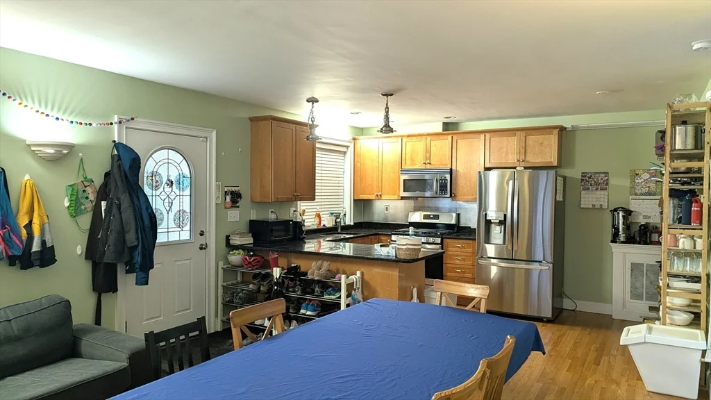 3 bed, 2 bath apartment for rent at 19 Vineland St Unit 19, Brighton — photo 3 of 13