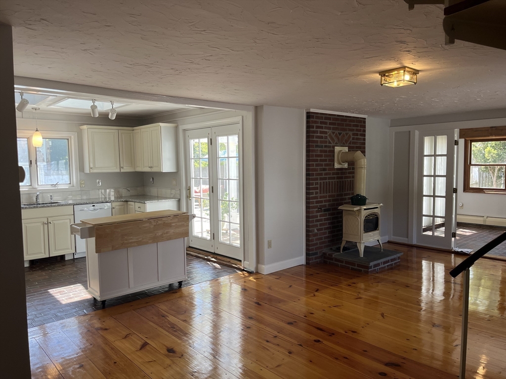 2 bed, 2 bath apartment for rent at 19 Washington Unit 2, Beverly — photo 10 of 21