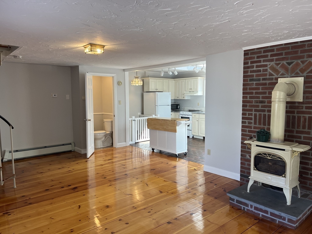 2 bed, 2 bath apartment for rent at 19 Washington Unit 2, Beverly — photo 7 of 21