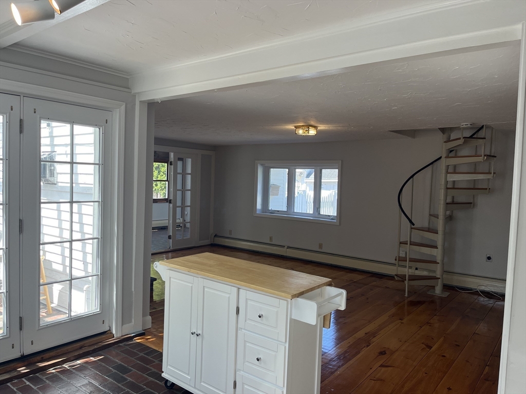 2 bed, 2 bath apartment for rent at 19 Washington Unit 2, Beverly — photo 11 of 21