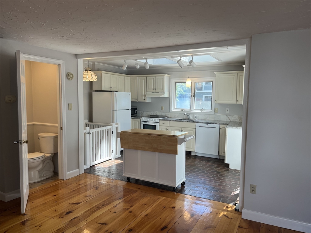 2 bed, 2 bath apartment for rent at 19 Washington Unit 2, Beverly — photo 8 of 21