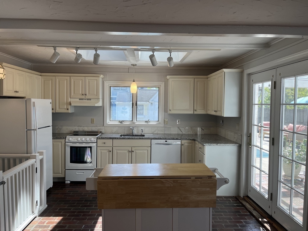 2 bed, 2 bath apartment for rent at 19 Washington Unit 2, Beverly — photo 9 of 21
