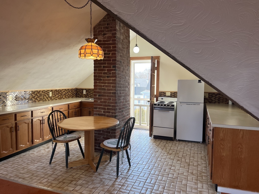 1 bed, 1 bath apartment for rent at 19 Washington Unit 3, Beverly — photo 3 of 11