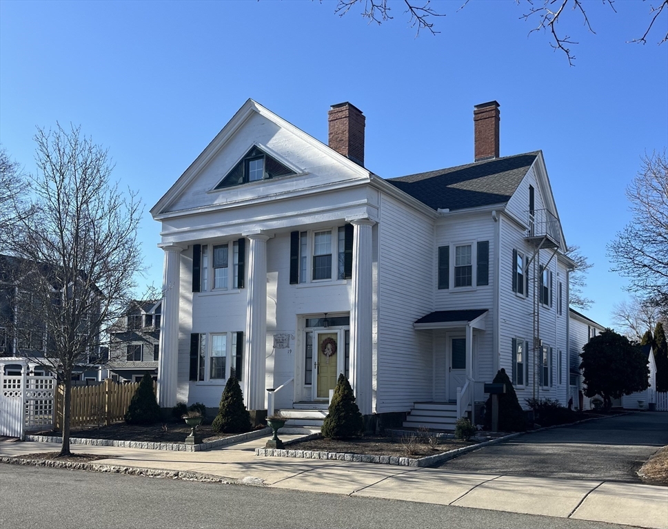 1 bed, 1 bath apartment for rent at 19 Washington Unit 3, Beverly — photo 1 of 11