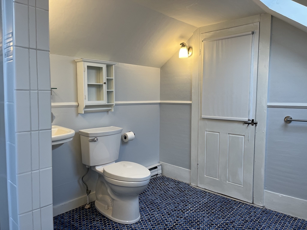 1 bed, 1 bath apartment for rent at 19 Washington Unit 3, Beverly — photo 7 of 11
