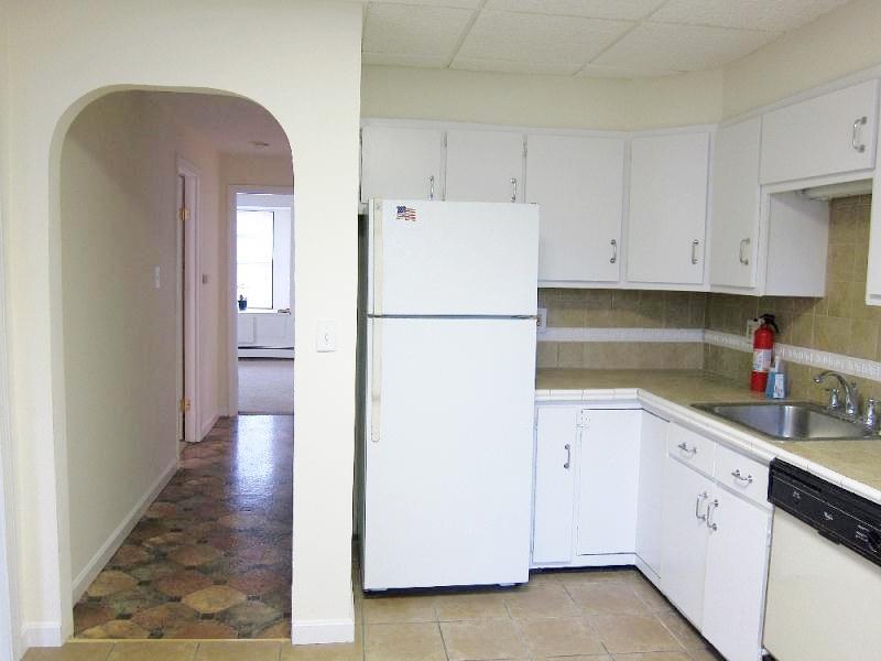 3 bed, 2 bath apartment for rent at 19 Wesley St Unit 1, Winter Hill — photo 2 of 12