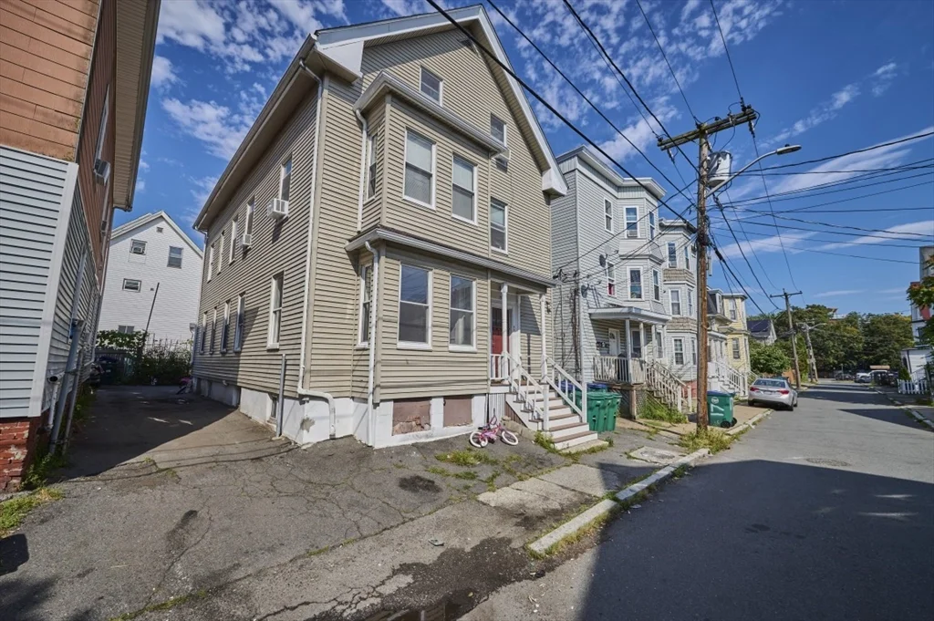 2 bed, 1 bath apartment for rent at 19 Whittier St Unit 1, Lynn — photo 2 of 15