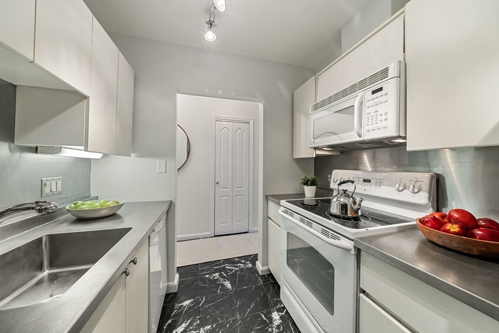 1 bed, 1 bath apartment for rent at 19 Wiget St Unit 201, North End — photo 10 of 20