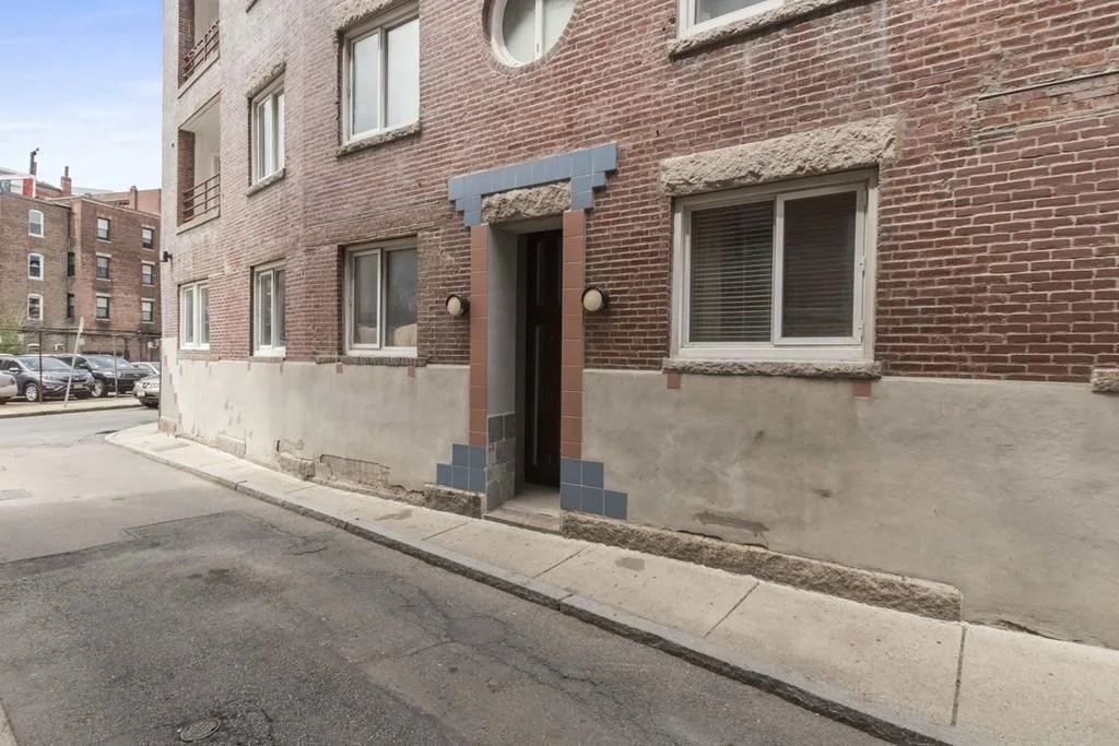 2 bed, 1 bath apartment for rent at 19 Wiget St Unit 302, North End — photo 14 of 15
