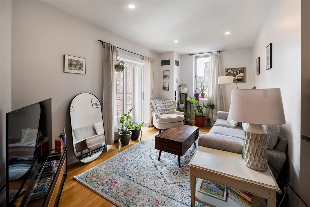 2 bed, 1 bath apartment for rent at 19 Wiget St Unit 402, North End