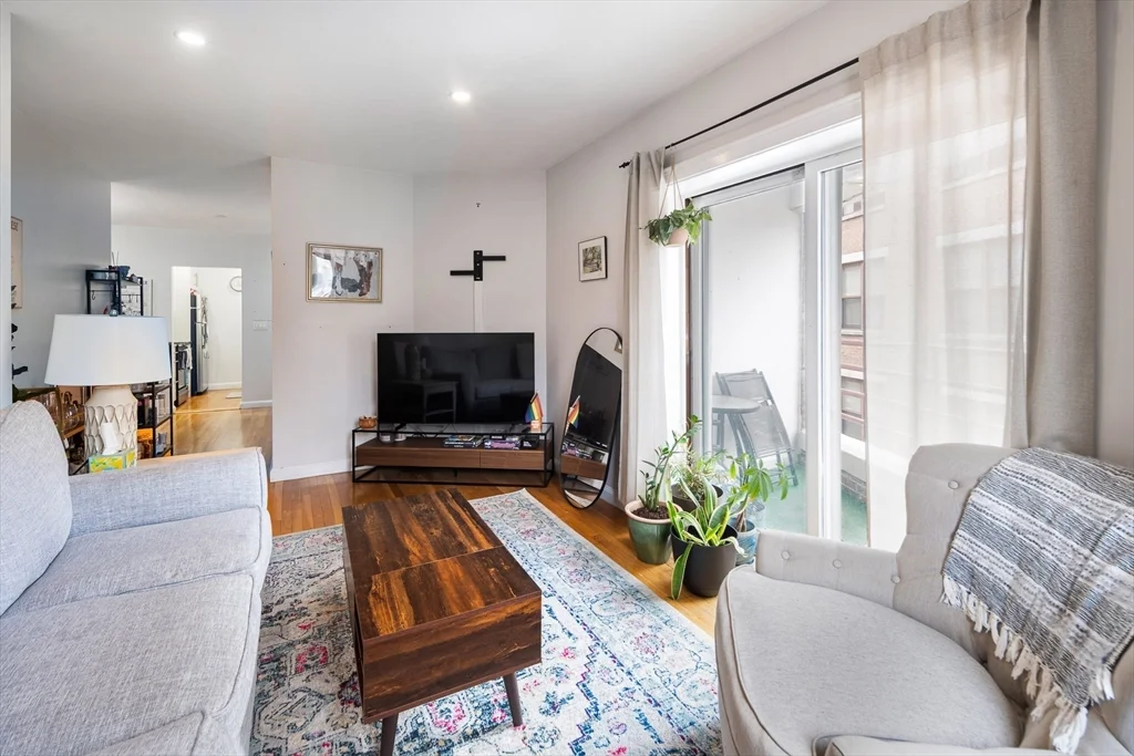 2 bed, 1 bath apartment for rent at 19 Wiget St Unit 402, North End — photo 2 of 10