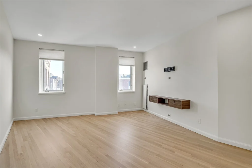 2 bed, 1 bath apartment for rent at 19 Wiget St Unit 505, North End — photo 4 of 23