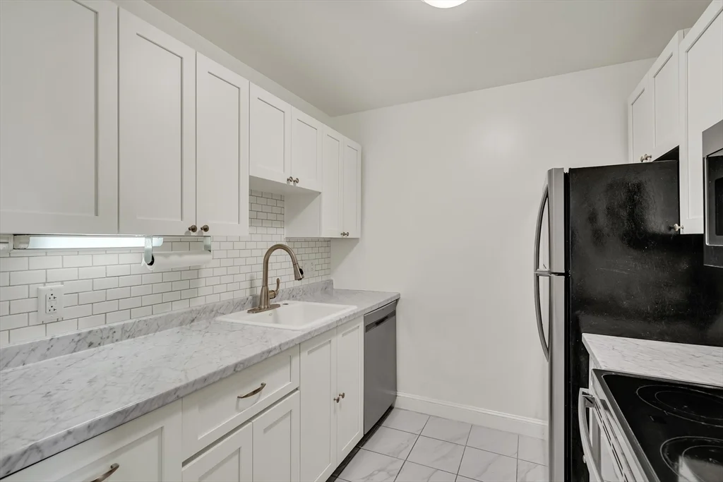 2 bed, 1 bath apartment for rent at 19 Wiget St Unit 505, North End — photo 8 of 23