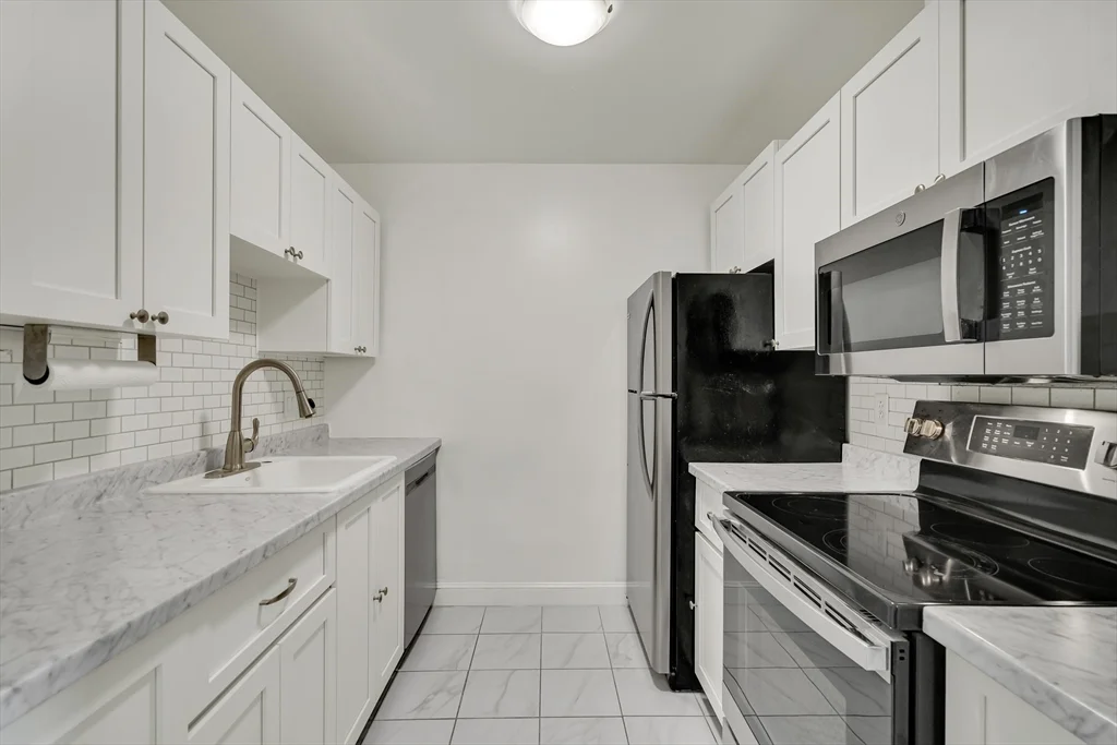 2 bed, 1 bath apartment for rent at 19 Wiget St Unit 505, North End — photo 7 of 23