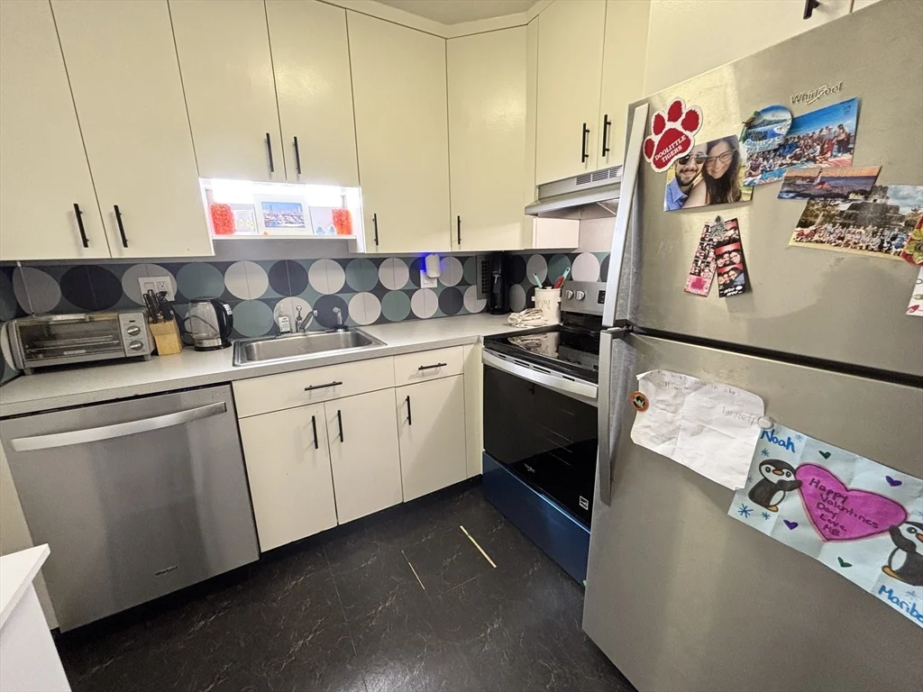 1 bed, 1 bath apartment for rent at 19 Winchester St Unit 102, Coolidge Corner — photo 5 of 17